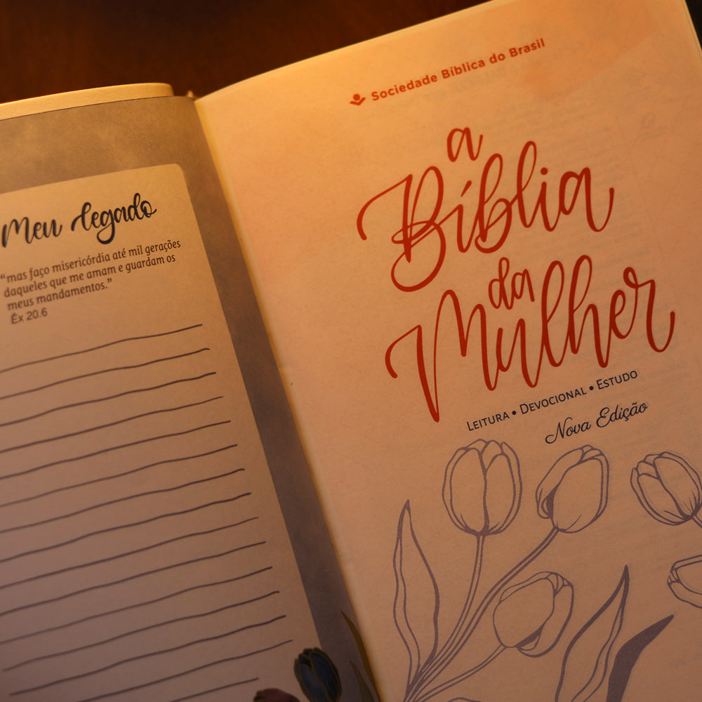 A Bíblia da Mulher | Compacta | NAA | Capa Luxo Branca
