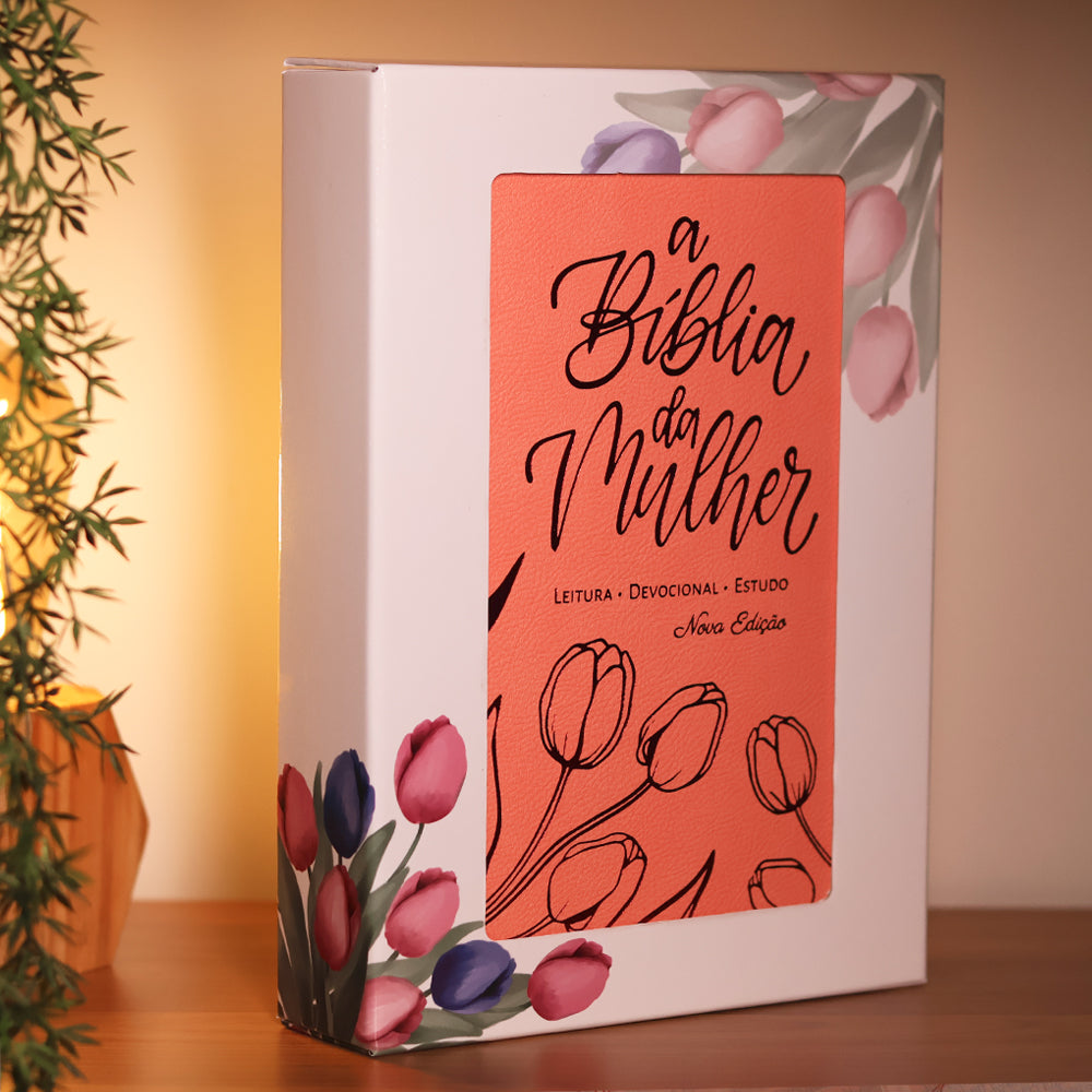 A Bíblia da Mulher | Letra Grande | NAA | Capa Luxo Aston Rosa | Caixa Janela