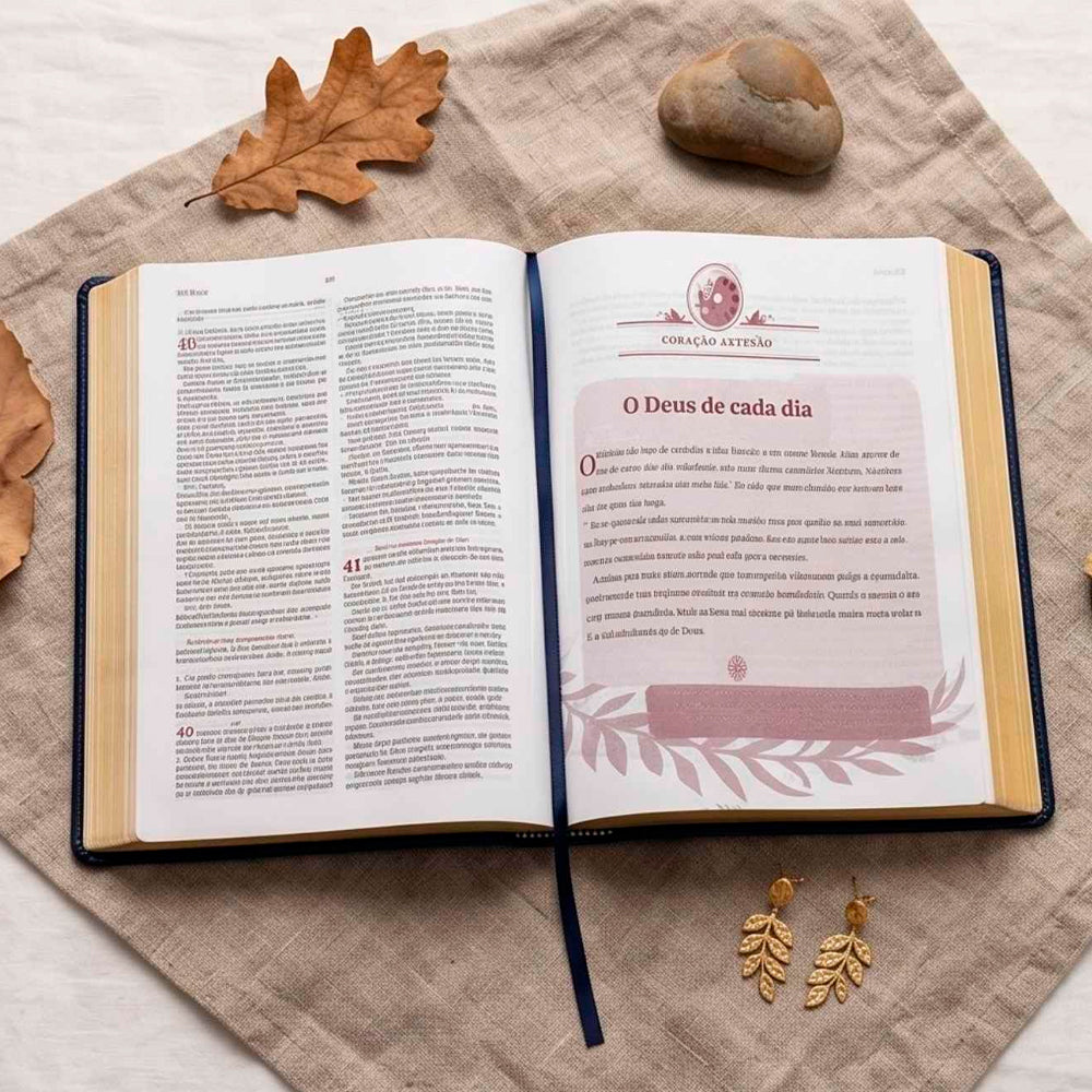 Bíblia Mulher Segundo o Coração de Deus | King James | Capa Azul