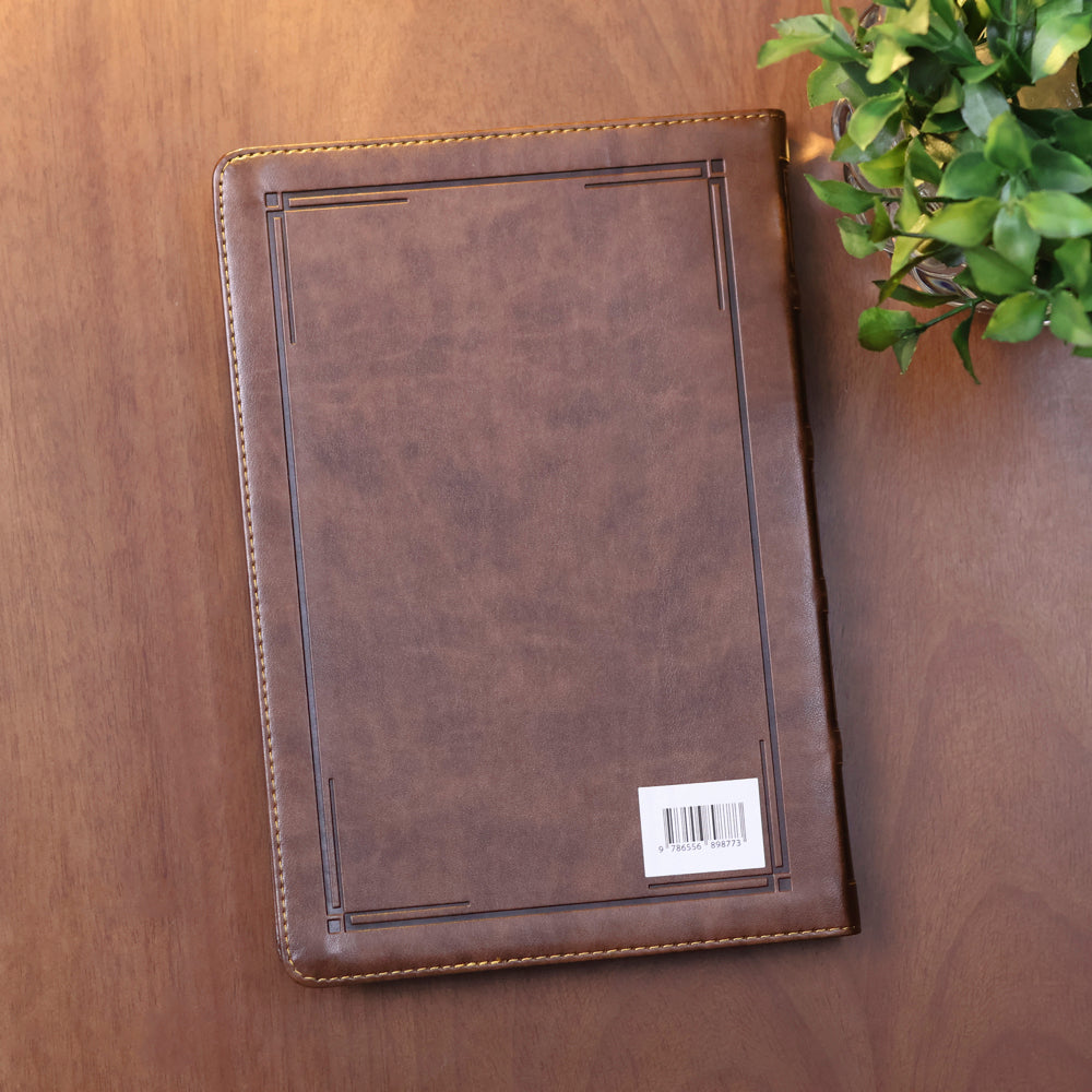 Bíblia Sagrada Slim | NVI | Letra Grande | Couro Soft Marrom Barroca