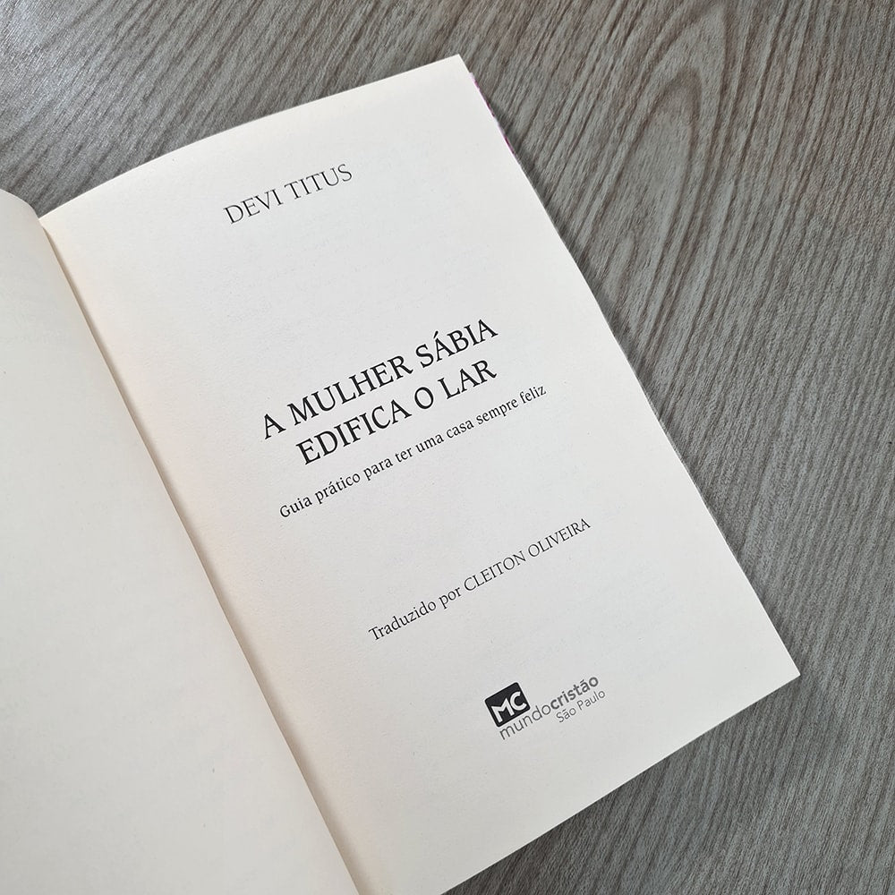 A Mulher Sábia Edifica o Lar | Devi Titus