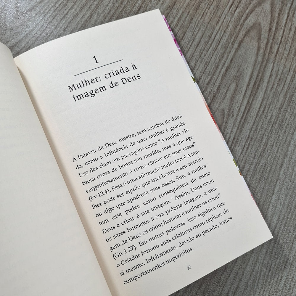 A Mulher Sábia Edifica o Lar | Devi Titus