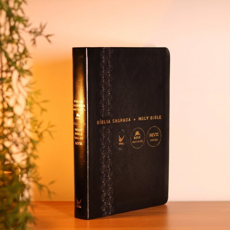 Bíblia Sagrada - Holy Bible | Português e Inglês | NVI Letra Normal | Preta