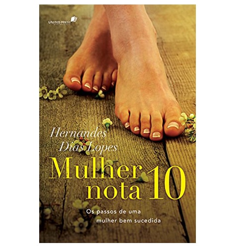 Livro Mulher Nota 10, capa com pés femininos sobre madeira e flores. — Plenitude