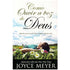 Livro Como Ouvir a Voz de Deus, de Joyce Meyer, com capa ilustrada com pessoa deitada em campo florido. — Plenitude