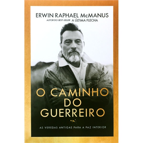 Livro "O Caminho do Guerreiro" de Erwin Raphael McManus, capa dourada com foto do autor em preto e branco. — Plenitude