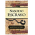 Livro "Nascido Escravo" de Martinho Lutero, capa com fundo de madeira e detalhes de ferro e corrente. — Plenitude