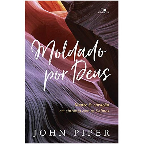 Capa do livro Moldado por Deus de John Piper. Capa com tons de roxo e laranja, e título em caligrafia. — Plenitude