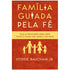 Capa do livro Família Guiada Pela Fé de Voddie Jr. Baucham, com fundo marrom e título em amarelo. — Plenitude