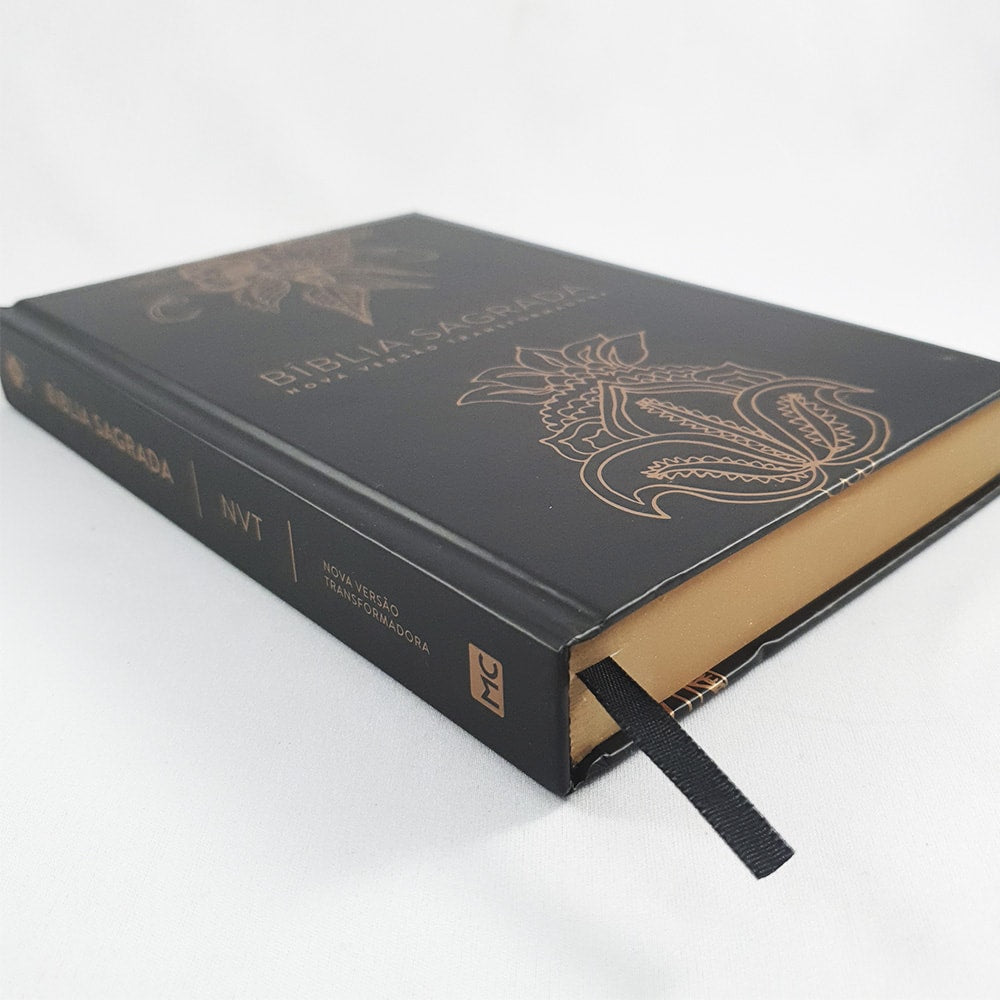 Bíblia Indian Flowers Dourada | NVT | Letra Normal | Capa Dura