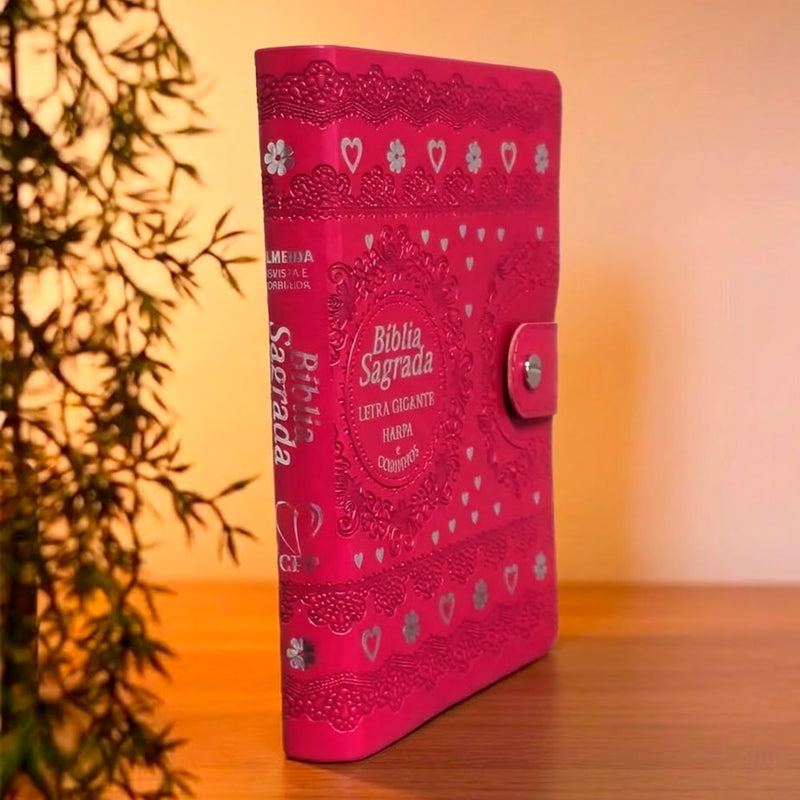 Bíblia Sagrada Carteira Grande | ARC | Letra Gigante | Harpa Avivada e Corinhos | Capa Pink