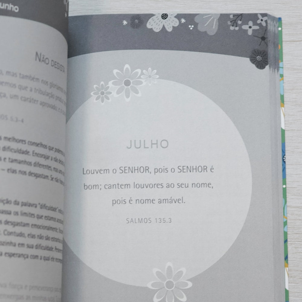 Devocional | O Dia Está Mais Bonito Porque Você Me Ama | Capa Brochura