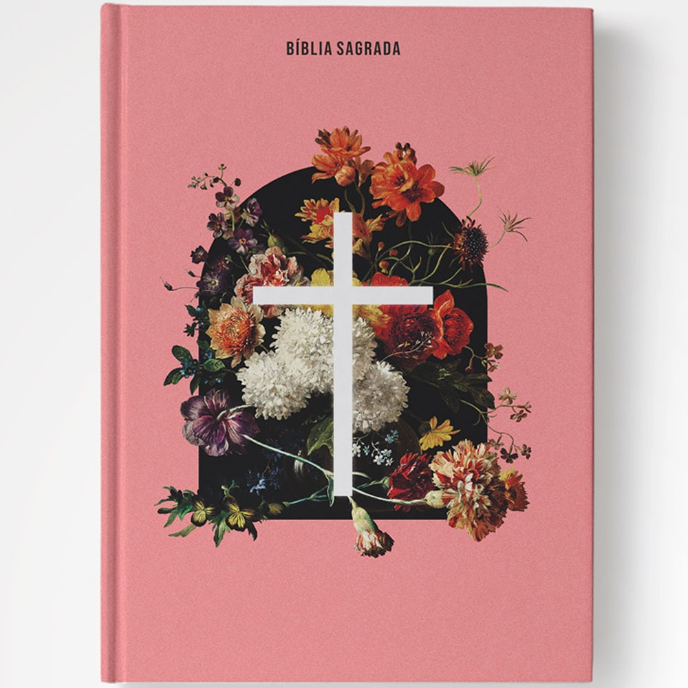 Bíblia Sagrada NAA capa dura rosa com estampa floral escura e cruz branca central. — Plenitude