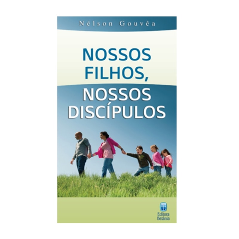Capa de livro "Nossos Filhos, Nossos Discípulos" de Nelson Gouvea, com céu azul e gramado verde, e uma família caminhando. — Plenitude