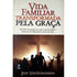 Livro "Vida Familiar Transformada Pela Graça" de Jeff VanVonderen, capa com cruz e pessoas de braços erguidos. — Plenitude