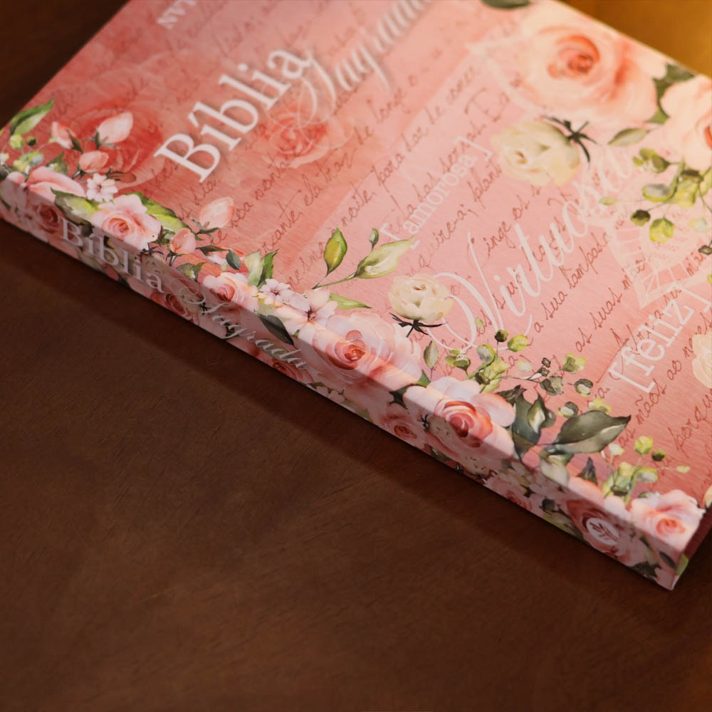 Bíblia Sagrada Mulher Virtuosa | NVT | Letra Normal | Capa Dura Flores
