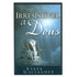 Livro: Irresistível a Deus, Steve Gallagher. Capa azul com figura ajoelhada coberta por tecido. — Plenitude