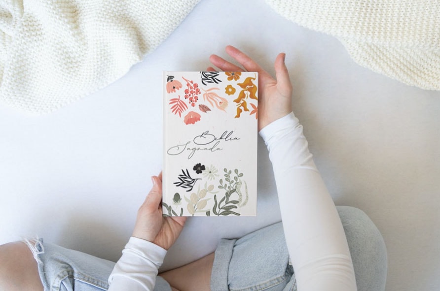 Bíblia Mulher que Teme Flores | ACF | Letra Normal | Capa Dura