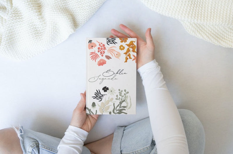 Bíblia Mulher que Teme Flores | ACF | Letra Normal | Capa Dura