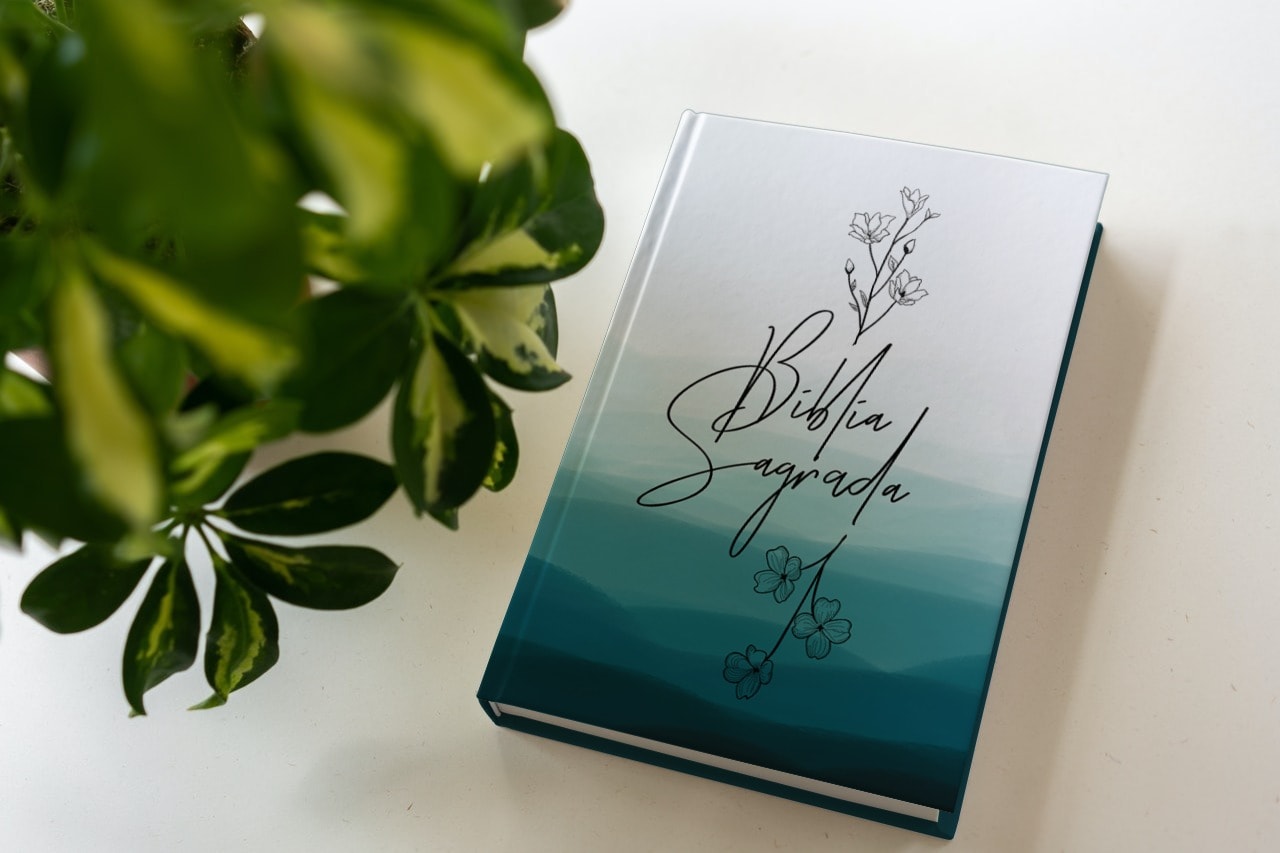 Bíblia Sagrada Flor Azul Evangelismo | ACF | Letra Normal | Capa Dura