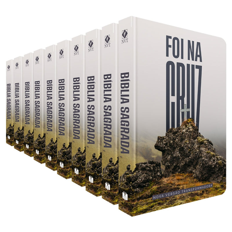 Kit de 10 Bíblias Sagradas NVT Foi na Cruz, com capas duras brancas e cinzas, mostrando uma cruz em uma paisagem rochosa. — Plenitude