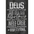 Quadro decorativo preto com a citação de João 3:16 em branco, com letras variadas e estilo rústico. — Plenitude