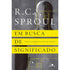 Livro de capa dura: Em busca de Significado, de R. C. Sproul. Capa cinza e amarela com rosto e espiral dourada. — Plenitude