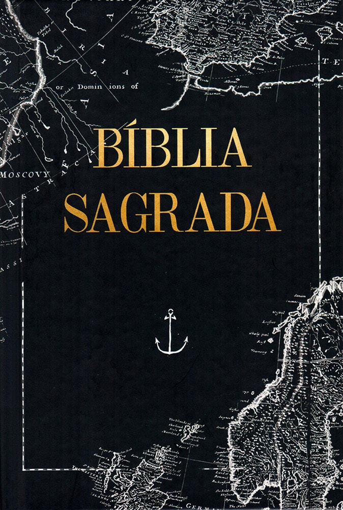 Bíblia Sagrada NAA, capa dura preta com mapa mundi antigo em branco e título dourado, âncora branca. — Plenitude