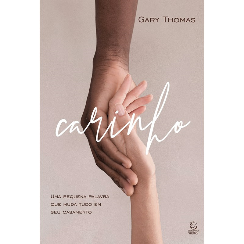 Livro Carinho, capa bege com mãos entrelaçadas e título em branco. — Plenitude