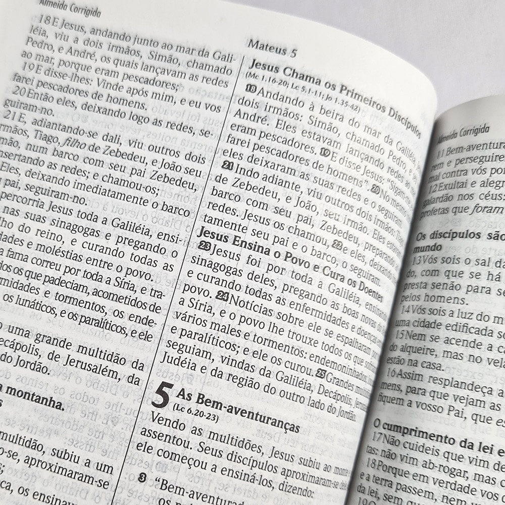 Bíblia Sagrada Edição Comparativa | ARC e NVI | Letra Média | Capa Dura Degradê