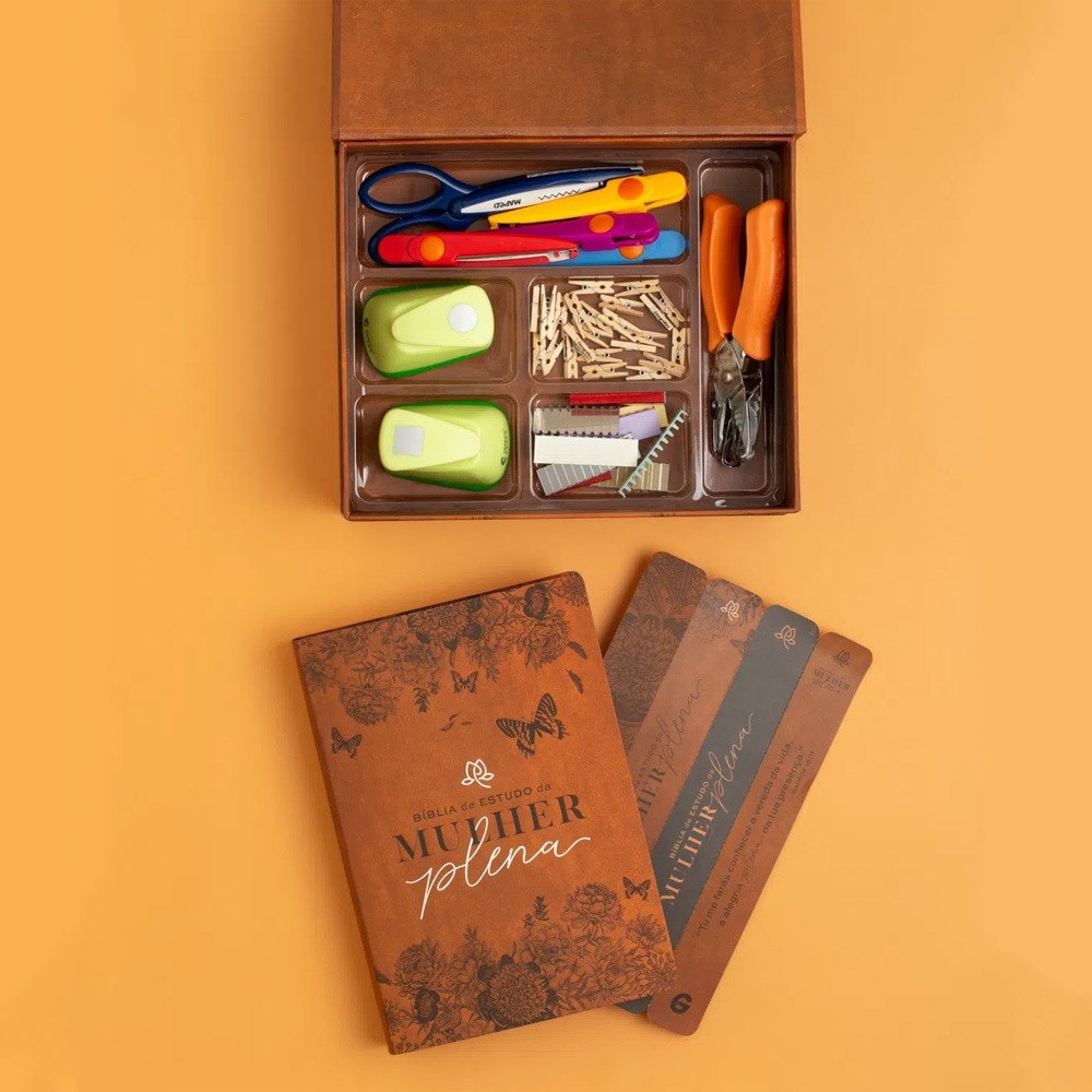 Bíblia De Estudo Da Mulher Plena | NVI | Capa Luxo Céu de Primavera