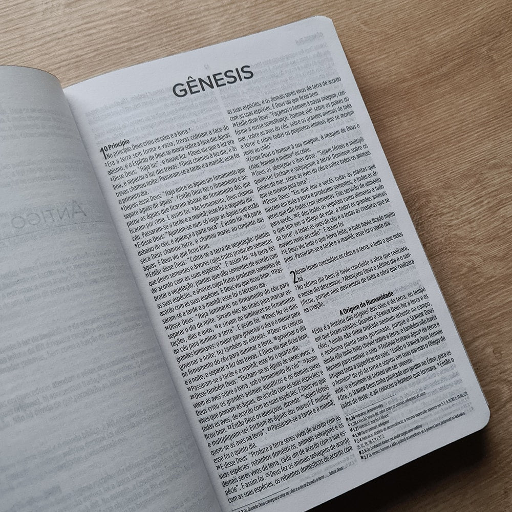 Bíblia Jesus Copy Sticker | NVI | Capa Dura Branca