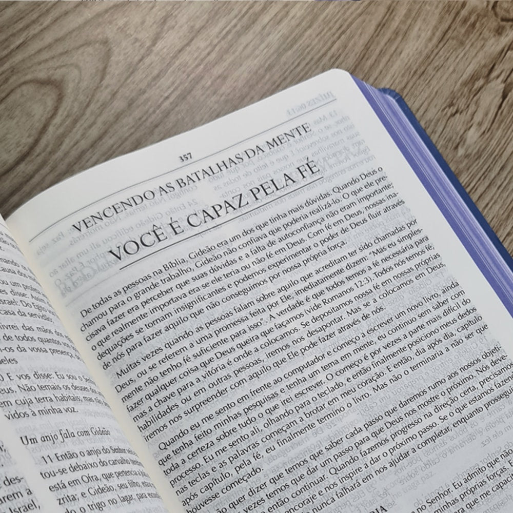 Bíblia Campo de Batalha da Mente | NVA | Letra Normal | Capa Luxo Azul