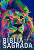 Bíblia Sagrada NVI, capa brochura com arte pop de leão multicolorido em fundo azul, letra normal. — Plenitude