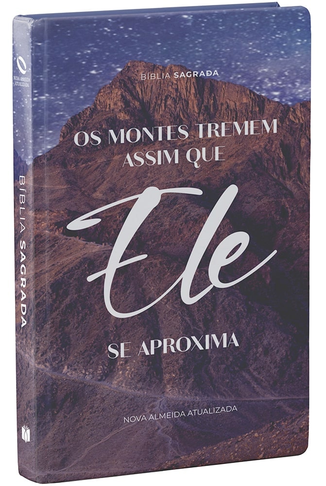 Bíblia Sagrada Nova Almeida Atualizada, capa dura ilustrada com montanhas e céu estrelado, título "Os Montes Tremem Assim Que Ele — Plenitude