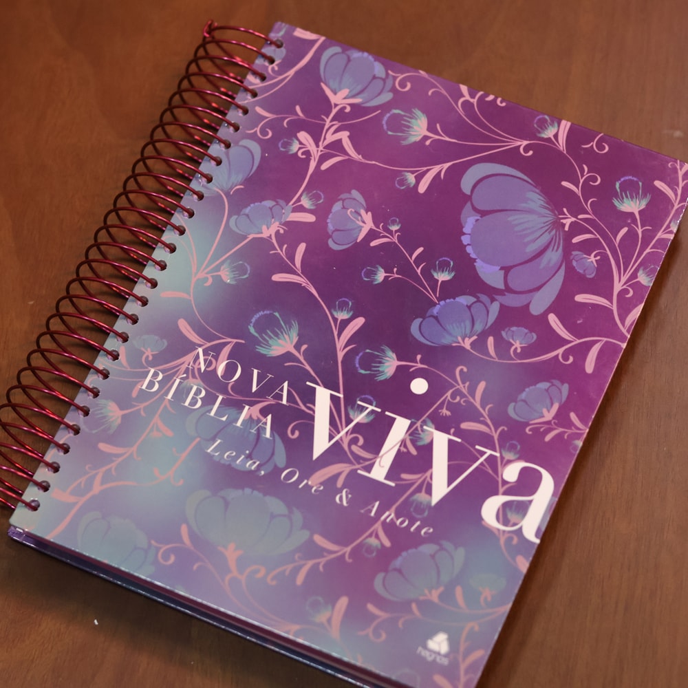 Nova Bíblia Viva Com Espaço para Anotação | Letra Normal | Capa Espiral Flores do Campo
