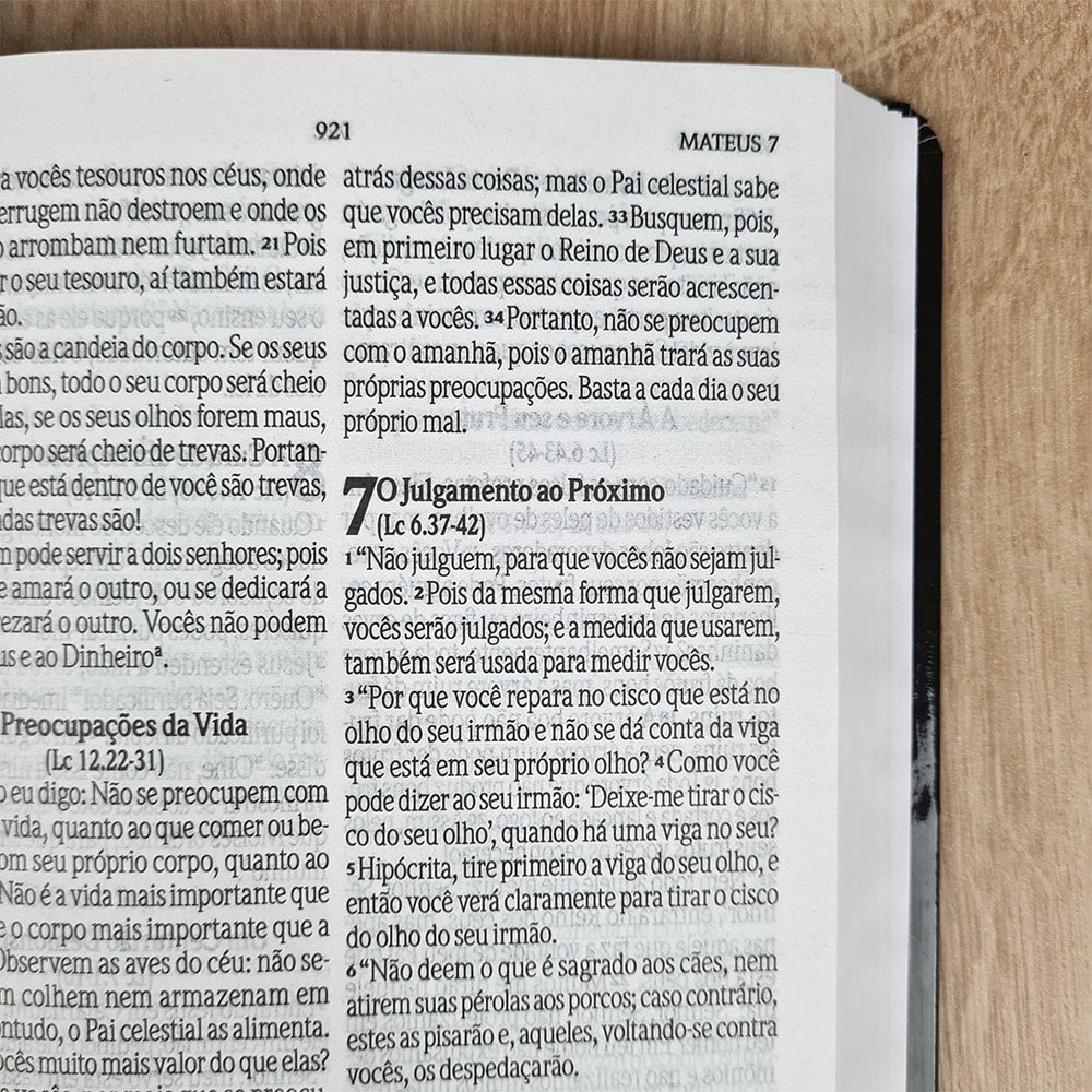 Bíblia Sagrada Preta Rosas | NVI | Letra Grande | Capa Dura