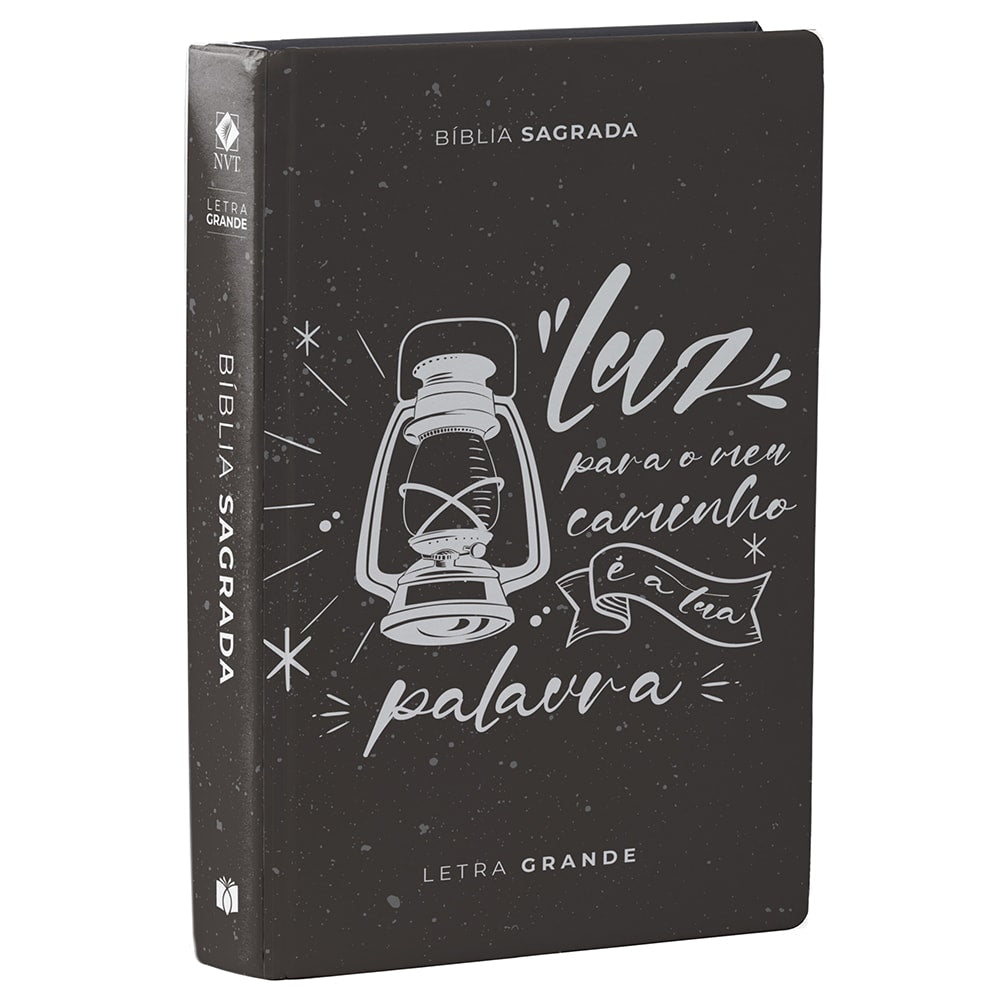 Bíblia Sagrada NVT Letra Grande, capa dura preta com ilustração de lamparina e frase "Luz para o meu caminho é a palavra" — Plenitude