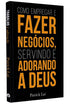 Livro Como Empregar e Fazer Negócios, Servindo e Adorando a Deus, capa preta com letras laranja. — Plenitude