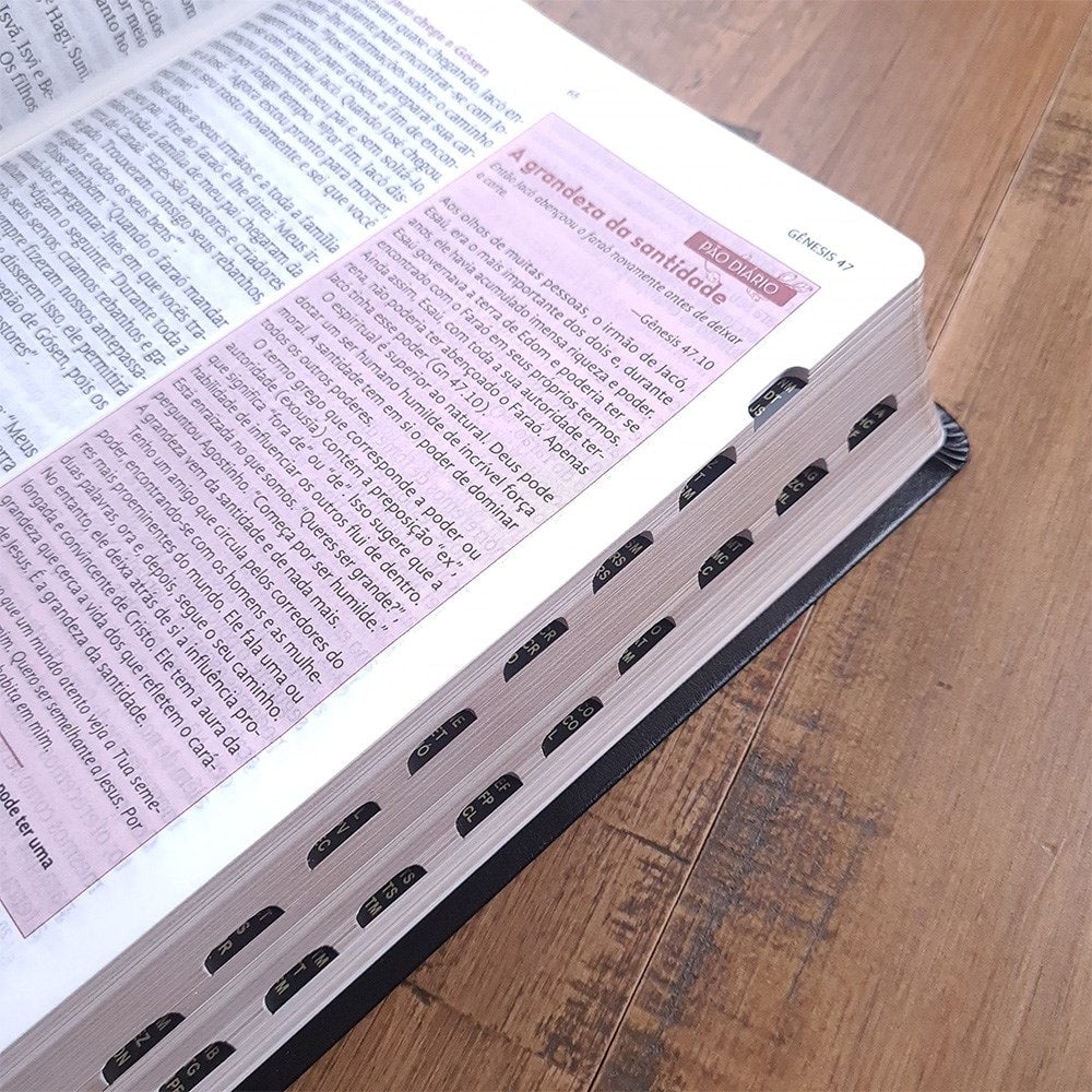 Bíblia de Estudos da Mulher | NVT | Letra Normal | Capa Luxo Preta
