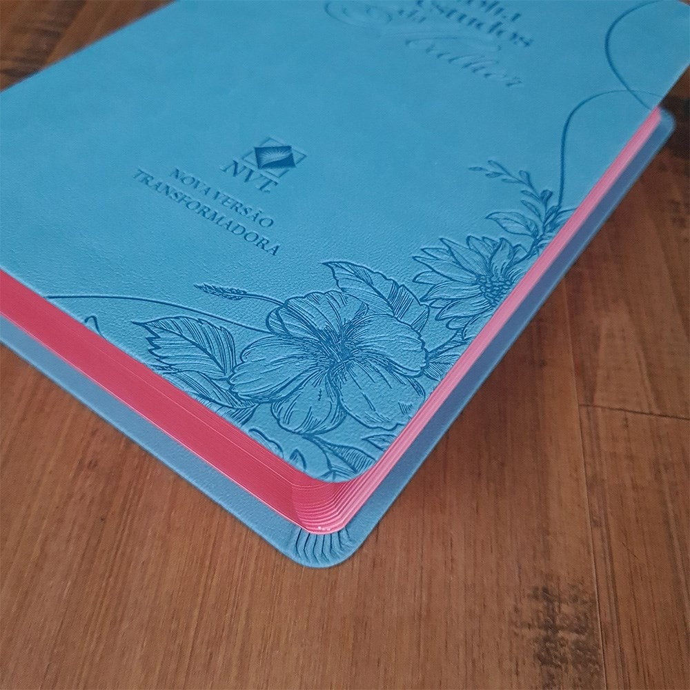 Bíblia de Estudos da Mulher | NVT | Letra Normal | Capa Luxo Azul