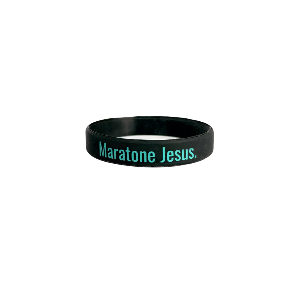 Pulseira de silicone preta Maratone Jesus com escrita verde-água. — Plenitude