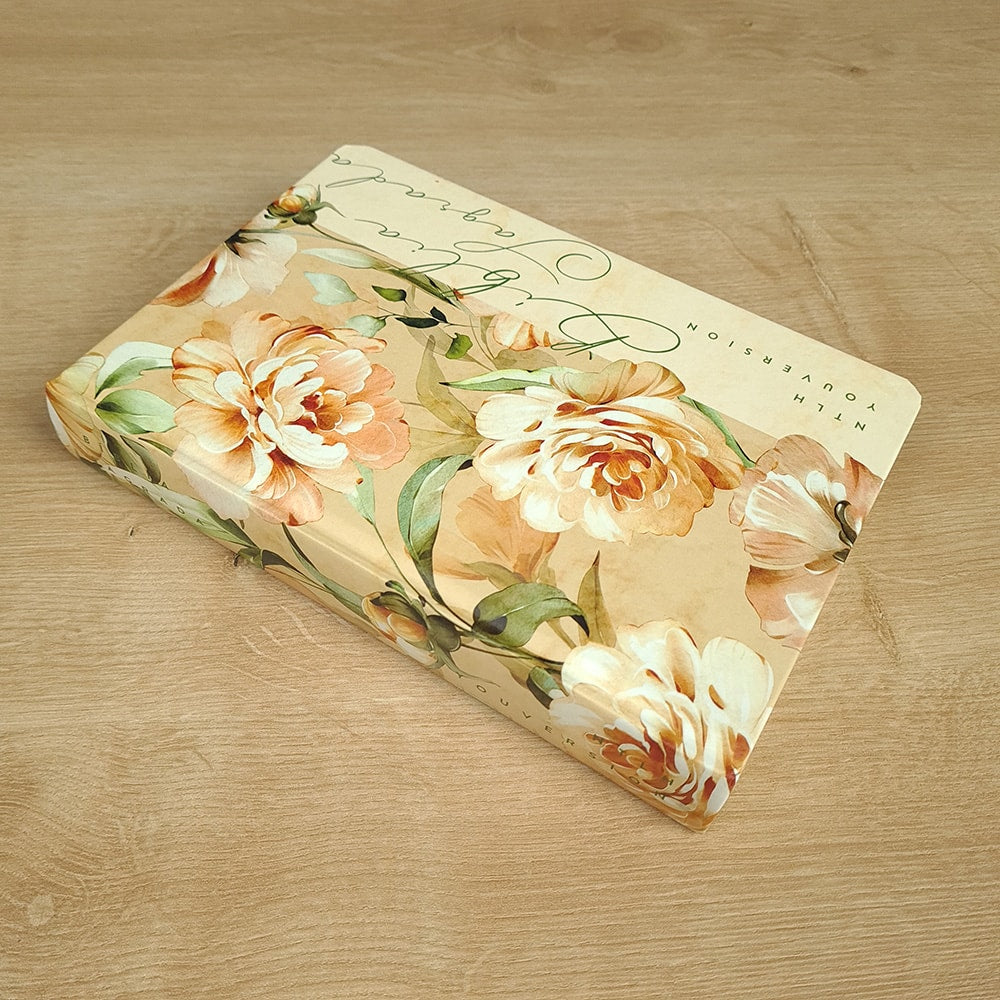 Bíblia Sagrada | NTLH | You Version | Letra Normal | Capa Dura Floral Rosé