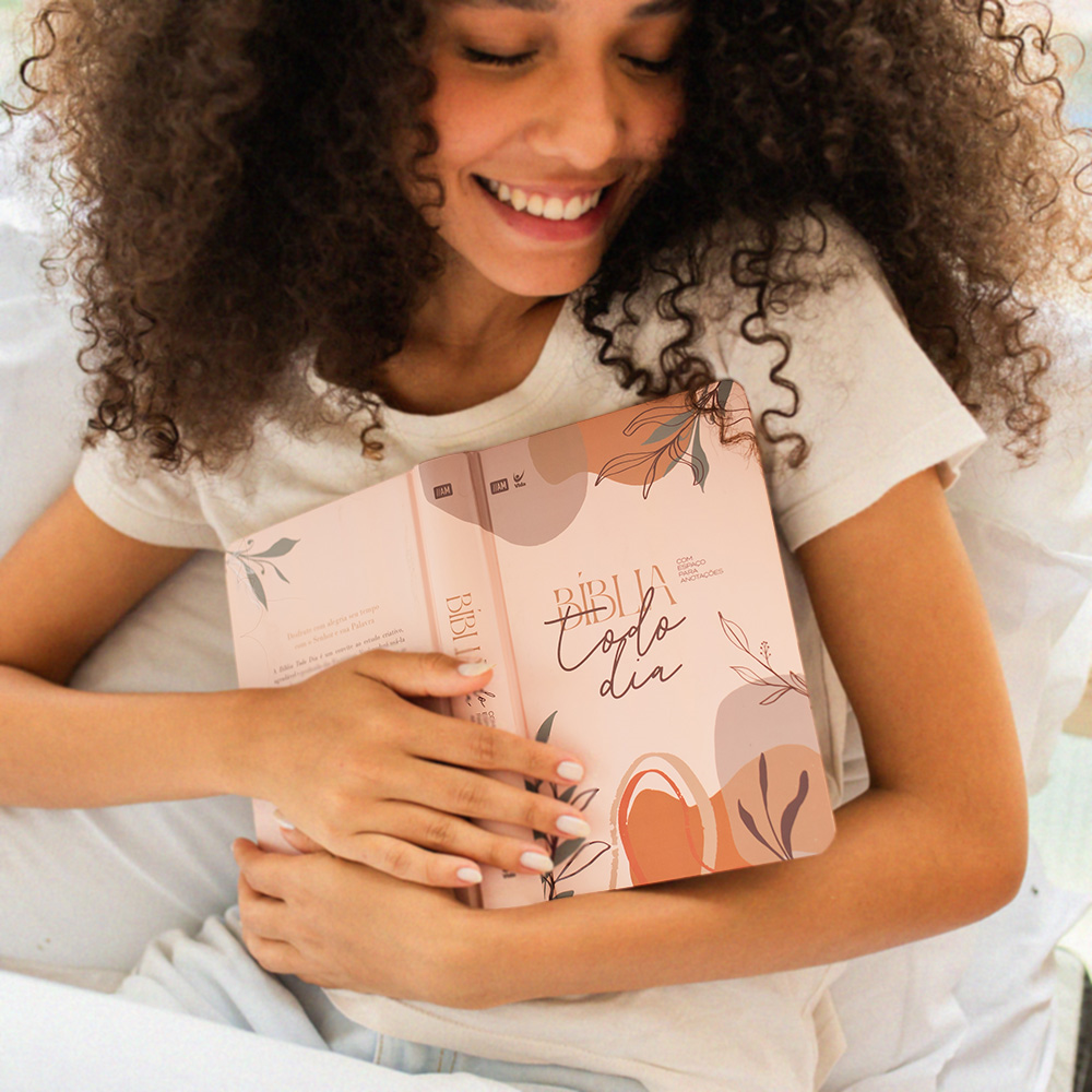 Bíblia Todo Dia com Espaço para Anotações | AM | Letra Normal | Capa dura Floral