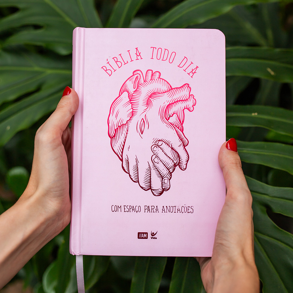 Bíblia Todo Dia com Espaço para Anotações | AM | Letra Normal | Capa Dura Coração