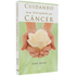 Livro "Cuidando de um Ente Querido com Câncer" de June Hunt, capa verde com mãos segurando rosa branca. — Plenitude