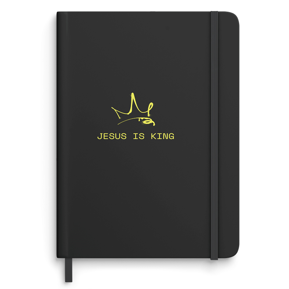 Caderno Moleskine: Jesus is King, com pauta, capa preta com coroa e texto dourados — Plenitude