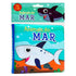 Livro Animais do Mar Molhe e Veja as Cores, capa com tubarão sorridente. — Plenitude