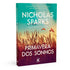 Livro de capa comum, Primavera dos Sonhos de Nicholas Sparks, com capa verde e roxa, e paisagem de campo. — Plenitude