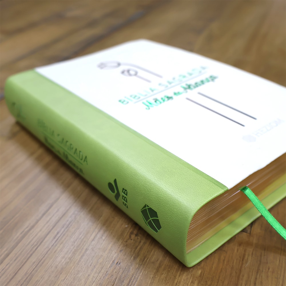 Bíblia Sagrada Mães da Aliança | ARA | Letra Normal | Capa Luxo Verde Marfim